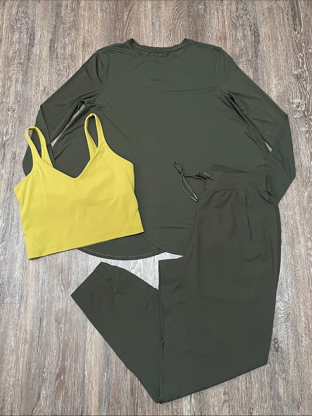 EUC Lululemon Matching Dark Olive/Auric Gold Set. Size 6